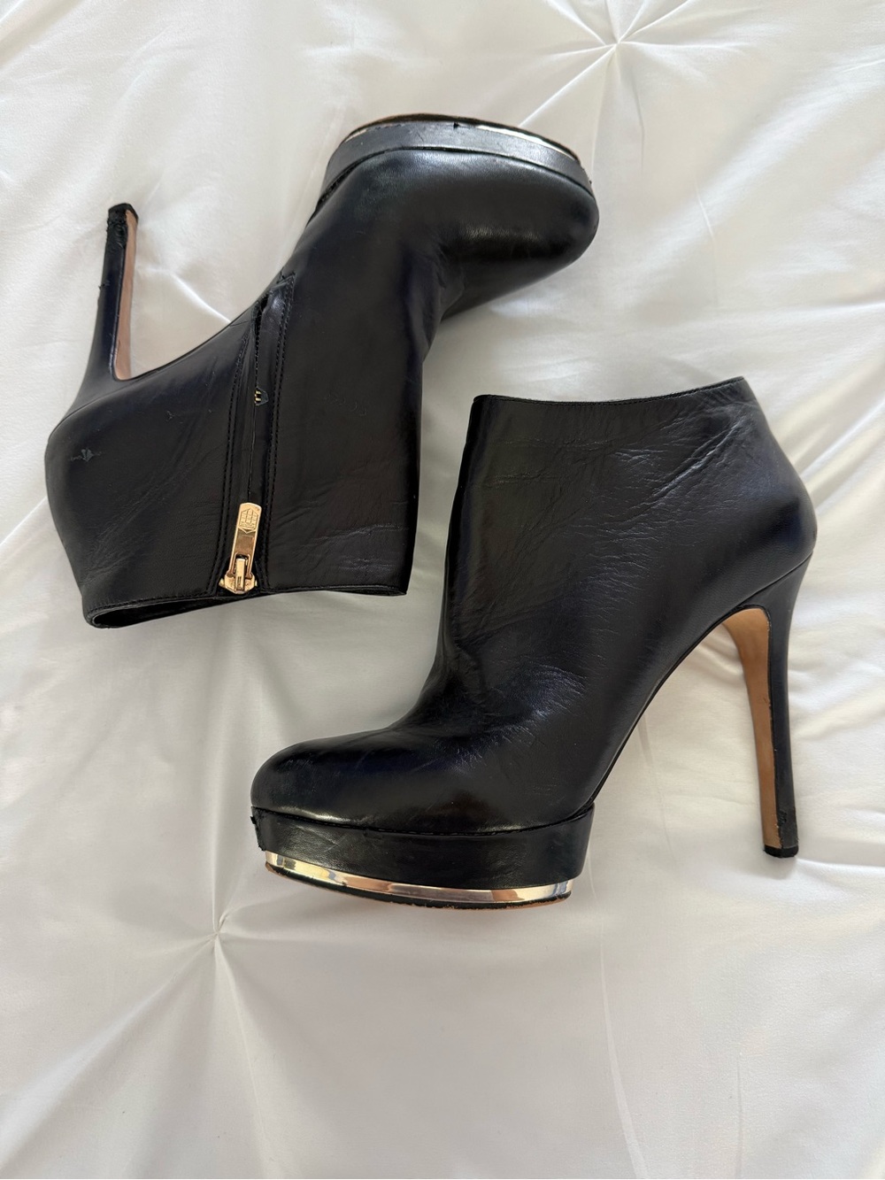 Vince Camuto Leather Ankle Booties Size 9
